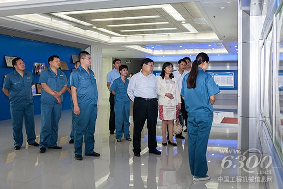 参观网络K体育足球网长廊