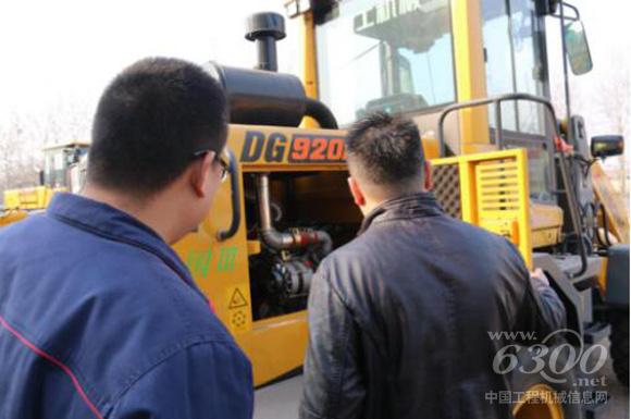 马来西亚客户到访<a href=//product.d1cm.com/brand/degong/ target=_blank>德工</a>机械参观考察