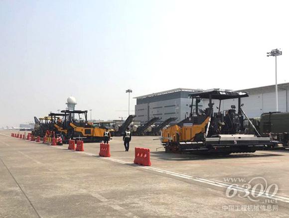 陕建机械4台ABG8620沥青混凝土<a href=//product.d1cm.com/liqingtanpuji/ target=_blank>摊铺机</a>助力厦门机场建设
