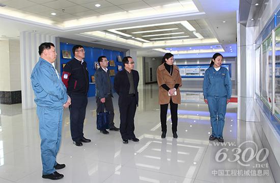 参观网络K体育足球网长廊