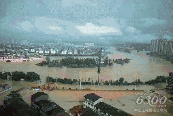 抗洪抢险纪实 | 危难时刻 <a href=//product.d1cm.com/brand/zoomlion/ target=_blank>中联</a>重科ZTC800V挺身而出！ 