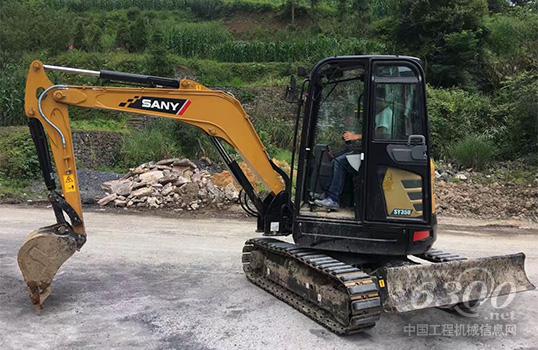 三一<a href=//product.sanygroup.com/excavator-mnw-b0.html target=_blank class=infotextkey>微型挖掘机</a>